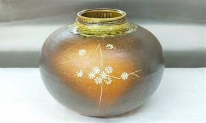  送料無料　信楽焼　駒型灰釉印花花瓶　飾壷　花器　古美術品　昭和レトロ　陶器 壷 焼物
