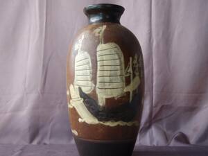 古い琉球焼　帆船と椰子の木の図の徳利　花瓶