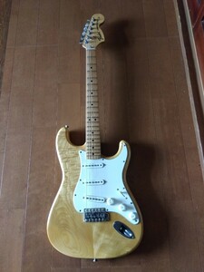 ストラトキャスター　スキャロップ Fender Japan