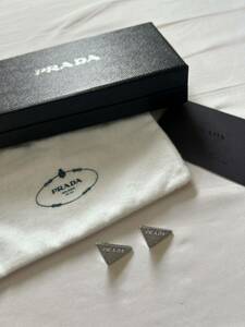 プラダPRADA クリスタルロゴジェルピアス　両耳