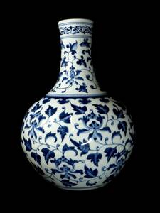中国美術 唐物 故宮博物館院 青花紋染付花瓶 花器 落款 直径21cm 口径5.5cm 高さ31cm HKS508
