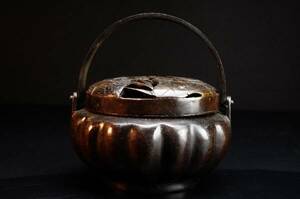 ◆◆森◆◆仏壇古物 唐物 蓮と鴛鴦彫刻 銅製提梁香炉置物 T125