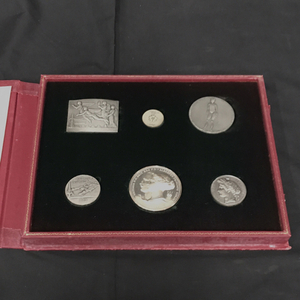 歴代万国博覧会公式記念メダルシリーズ ロンドン/ パリ/ ブリュッセル/日本 総重量約703g 保存ケース付