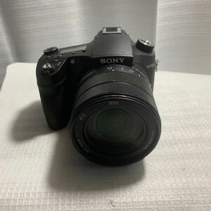 SONY コンパクトデジタルカメラ RX10III。Vario-sonnar T * 2.4-4/8.8-220