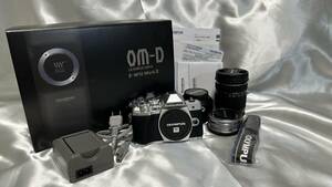 【美品】OLYMPUS OM-D E-M10 Mark Ⅲ　レンズ3本、予備バッテリー付き　シャッター回数1438回