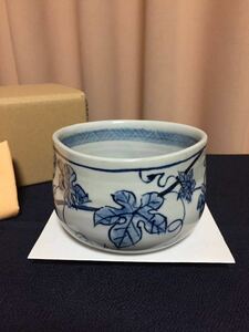 作家物 建水 “祥”銘 沓形 染付 蔦文 零し 美濃焼? 美品 紙保護箱 黄布 変形 くつ形 口縁模様 つた文様 こぼし