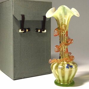 慶應◆英国アンティーク ヴィクトリア朝 ウランガラス(ヴァセリンガラス)乳白暈しストライプ文 金彩エナメルにフリル装飾 花瓶