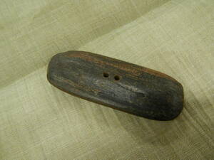 ＜銀の斧＞古い木の手作りボタン・古い木製品の釦・ハンドメイド・大きなボタン