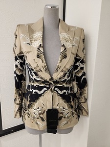 エスカーダ　素敵な柄のジャケット　　ドイツサイズ３２　　￥２５４、８８０の値札付き【８７３５－７】