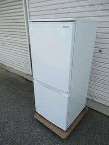 シャープ冷凍冷蔵庫SJ-D１４F-W 　２０２０年　１３７L 　美品　ひょうごけんかこがわしより１００Km以内の方は送料無料です。