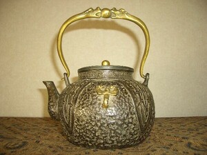 鉄製茶壺・鉄瓶（１４５）