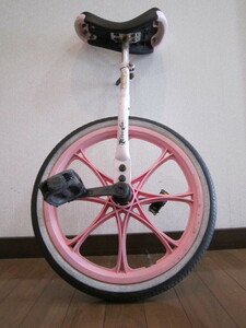 お子様のバランス感覚　運動神経アップに役立つ 一輪車 pink