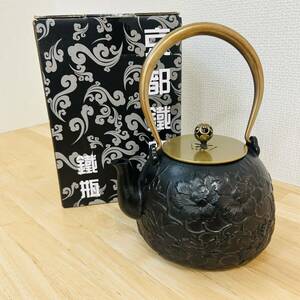 超高品質 砂鉄製 やかん 1.2L 鋳造鉄瓶 南部鉄器 急須 茶道具 煎茶道具 提梁壺 11×18×23cm 1.8kg 口径8cm