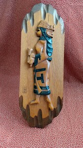 中古☆壁掛け アイヌ 女性 北海道 昭和 レトロ 当時 民芸 インテリア 木製 木彫り　土産 レリーフ　手彫り