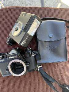 Nikon FE2 フィルムカメラ 本体 、NIKON SPEEDLIGHT SB-15 セット中古品