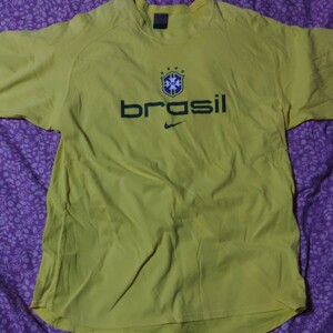 CBF NIKE　サッカーブラジル代表、半袖Tシャツ　size　XL 古着。
