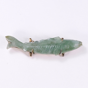 【開】ヒスイ（翡翠）彫刻 魚 K18刻印金製裏坐付帯留め 5g 和式装身具小物 AC392