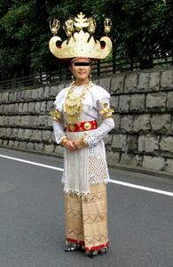 インドネシア・ランプン州の“超”豪華絢爛伝統花嫁衣裳セット