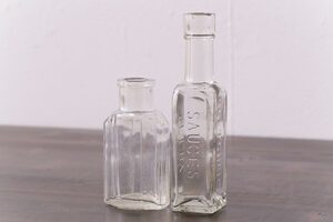 R-031690 イギリスビンテージ　ブロカントスタイルにおすすめな小瓶2つセット(ソースボトル、硝子瓶、ガラスビン)