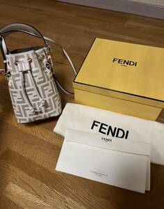 新品同様 正規品 フェンディFENDI モントレゾール　ベージュレザーミニバッグ 2way 巾着 ショルダー バッグ