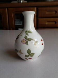 【未使用品】☆WEDGWOOD／WILD STRAWBRRY／フラワーベース(12㎝)☆