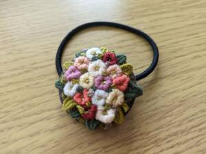 お花　刺繍ヘアゴム