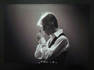 A4 額付き ポスター David Bowie デヴィッドボウイ The Thin White Duke けむり 白黒 写真
