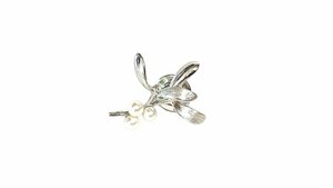 極美品●ミキモト MIKIMOTO●3Pパール付きブローチ●粒 ロゴ シルバー リーフ 植物 葉っぱ お花 フラワー