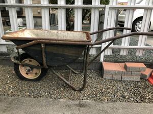 運搬用一輪車　タイヤがパンクしてるのでメンテナンス必要です　土木　作業用一輪車　静岡県焼津市品物の直接引取り可能です