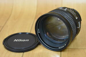 うぶ品　Nikon　AF NIKKOR　85mm　1:1.4D　ニコン カメラレンズ　未確認 未整備品