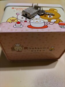 最終値下げ! リラックマ 貯金箱 鍵付き！ 缶 ケース 小物入れ rilakkuma cafe カフェ ほっこりタイム コリラックマ キイロイトリ ブリキ