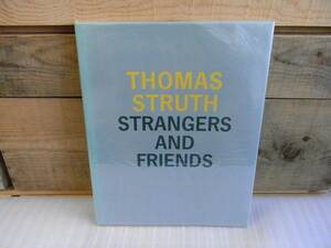 洋書写真集　Thomas Struth: Strangers and Friends - Photographs 1986-1992　トーマス・シュトルート　＜ハードカバー＞　透明カバー付　