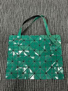 ISSEY　MIYAKE　イッセイミヤケ　バオバオトートバッグ　グリーンメタリック　BAOBAO【浦R】