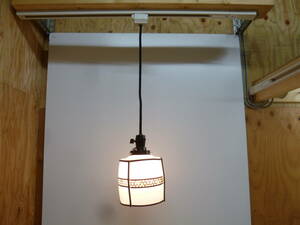 【7391】昭和レトロ　乳白色　ガラスシェード　飾り枠付き　吊り下げ照明　直径約14ｃｍ　40Wシリカ電球(新品)付き