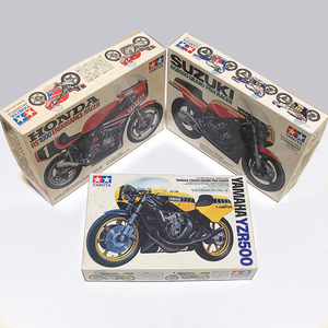 タミヤ 1/12 HONDA RS1000、SUZUKI RGB500、YAMAHA YZR500の3台セット