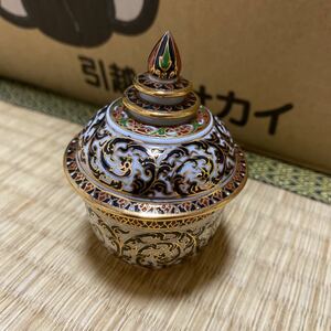 NARAI PHAND ナライパン ハンドペイント 蓋物 小物入 ベンジャロン焼 タイ王室御用達 金彩 小物入れ タイ 焼き物 伝統工芸 白 黒