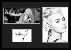 10種類!Miley Cyrus/マイリー・サイラス/サインプリント&証明書付きフレーム/BW/モノクロ/ディスプレイ (9-3W)