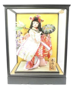 華やかな衣装で笠を持って舞う藤娘の舞踊人形！昭和ビンテージ 舞踊人形 日本人形 久光作 「藤娘」ガラスケース付 1980年代 TFK602