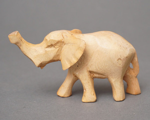 アフリカ　ケニア　ゾウ　木彫り　置き物　Sサイズ　オブジェ　彫刻　動物