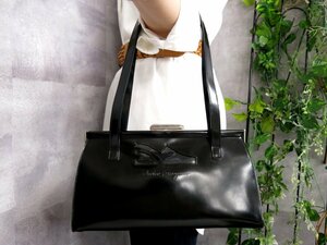 超美品●Salvatore Ferragamo フェラガモ●ロゴ型押し●ビニール エナメル パテント レザー 本革●ショルダー ハンド バッグ●黒●Js46103