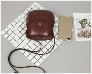 (085) ショルダーバッグ 箱型 バッグ 鞄 カバン ポーチ レディース 携帯 財布など収納 (ワイン)