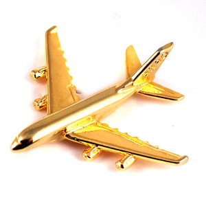 ピンバッジ・エアバスA340金色ゴールド飛行機◆フランス限定ピンズ◆レアなヴィンテージものピンバッチ
