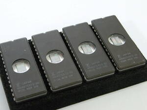 ★ FUJITSU. EPROM . MBM27C512. ８個セット 美品（消去確認済み) A-369★