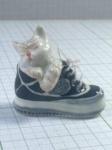 ★新品★ 靴の中で居眠りする猫 ネコ ねこ 陶器 置物