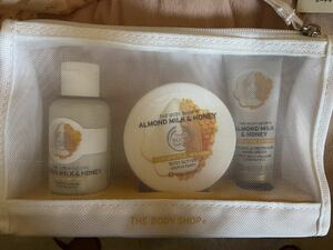 THE BODY SHOP アーモンドミルク&ハニー　ポーチギフト