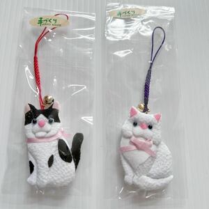 猫 根付 鈴 ハンドメイド 日本製 2個セット 約6×4cm 縮緬 白猫 ぶち猫 未使用 袋シワ有り キーホルダー ストラップ hand made cats charm