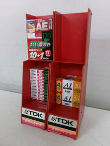 N-742【5-20】◎2 電気店在庫品 カセットテープ29点まとめて TDK・AE120分×21点 AXIA・A120分×8点 什器 ラック 2点付き 未使用長期保管品