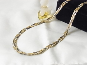 ◆金銀銅の3色カラーの三つ編み　編込みデザインのチェーン　ヴィンテージ　重厚感　ネックレス