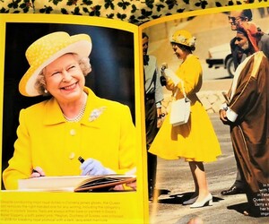 おまけ付★!エリザベス女王のファッション集大成OUR RAINBOW QUEEN～マストハブなパワフルな一冊