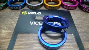 処分 velo color ring グリップ改造 超軽量 鮮やかなアルマイト加工 取付かんたん 2パーツ ブルー 141 ゆうメール可